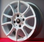 Cerchi in lega Citroen C3 da 15 pollici Momo Thunder bianco opaco