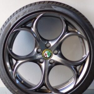 KIT CERCHI IN LEGA 5EQ BRUNITI PERFORMANCE E PNEUMATICI PIRELLI PZERO ALFA ROMEO GIULIA 8.5x19 ORIGINALI