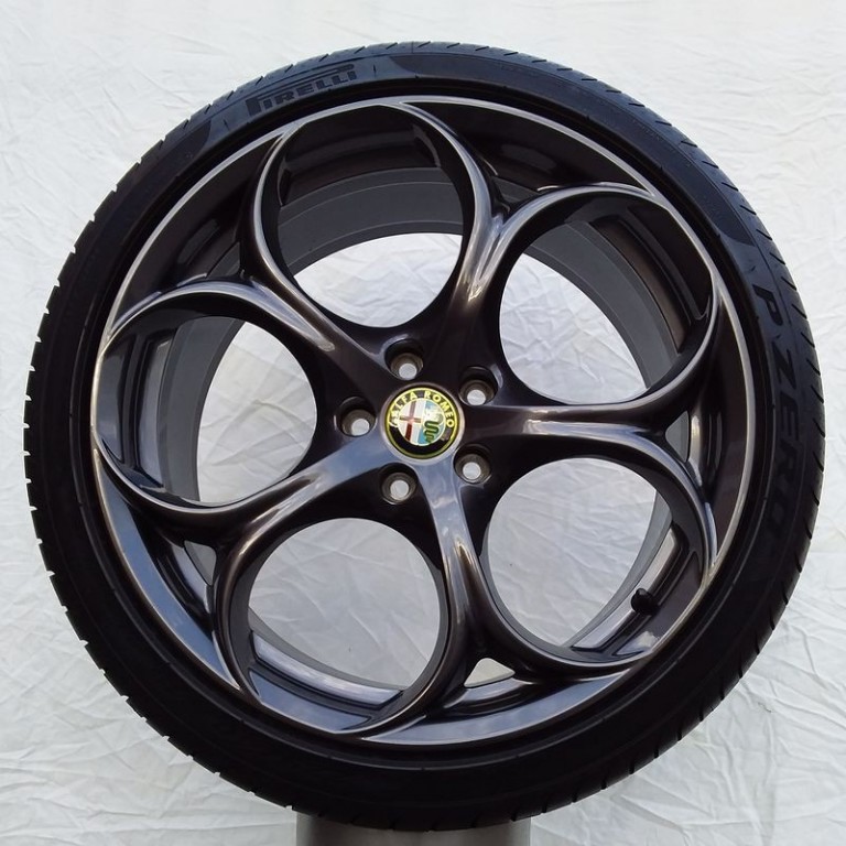 Cerchi Giulia Doppia Misura 19 Originali Alfa Romeo Bruniti Performance e Pneumatici Bridgestone S001 225 40 255 35