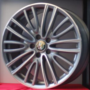 KIT CERCHI IN LEGA 4AY A RAGGI E PNEUMATICI PIRELLI P7 CINTURATO ALFA ROMEO GIULIA 18 ORIGINALI