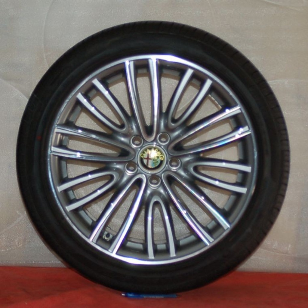 KIT CERCHI IN LEGA 4AY A RAGGI E PNEUMATICI PIRELLI P7 CINTURATO ALFA ROMEO GIULIA 18 ORIGINALI