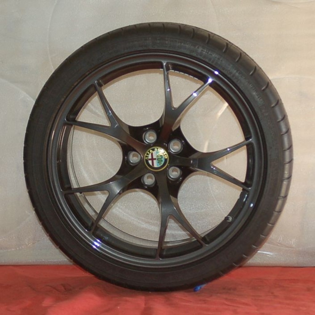 KIT CERCHI IN LEGA E PNEUMATICI MICHELIN ALFA ROMEO GIULIA 8,5-10 ORIGINALI