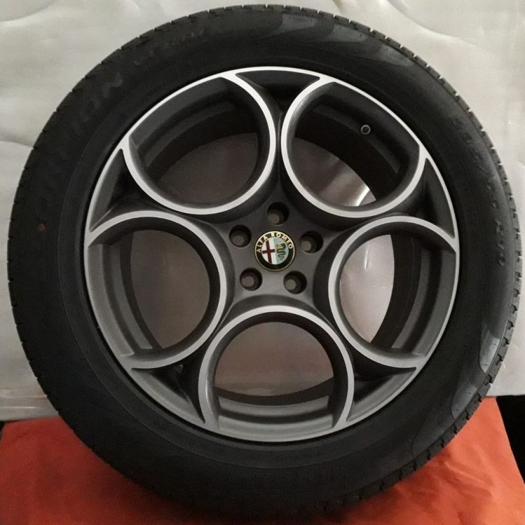 Cerchi Stelvio 19 Originali Alfa Romeo Classico Bruniti e Pneumatici Michelin CrossClimate 235 55