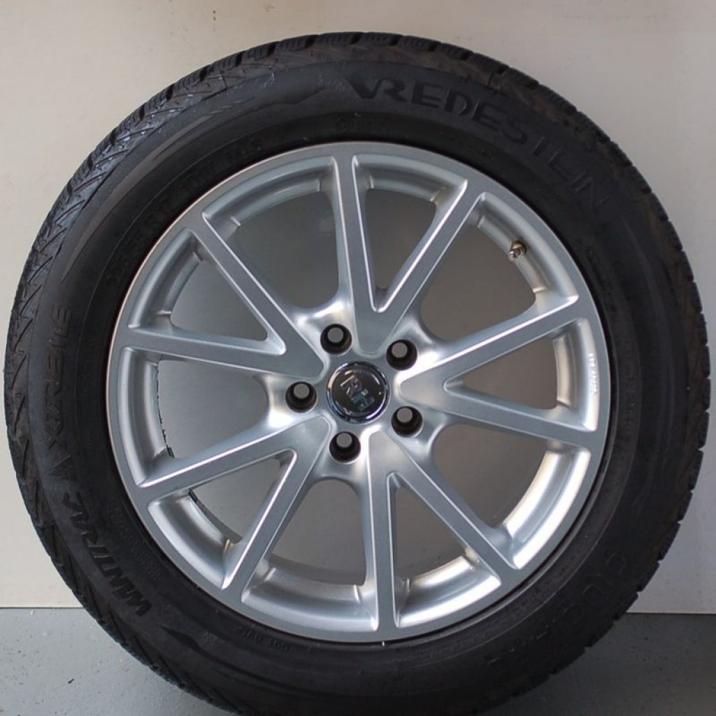 KIT CERCHI IN LEGA E PNEUMATICI VREDESTEIN WINTRAC 17 DEMONTATI