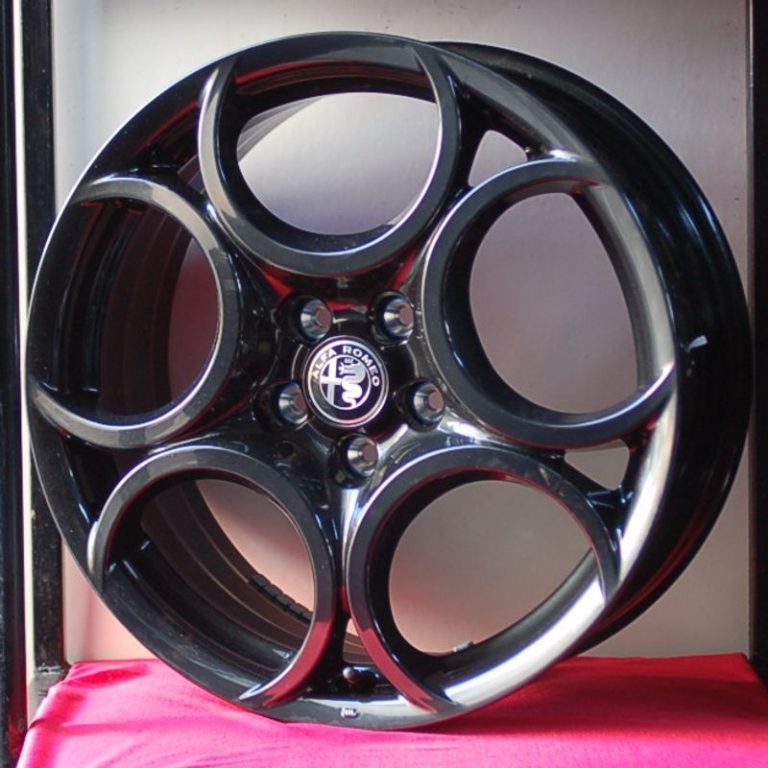 Cerchi 18 Alfa Romeo Originale 5 Fori e Pneumatici Continental Eco6 225 40