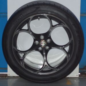 KIT CERCHI IN LEGA 5YN E PNEUMATICI PIRELLI PZERO ALFA ROMEO STELVIO QUADRIFOGLIO DOPPIA MISURA 20 ORIGINALI