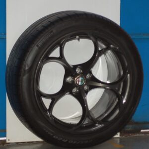 KIT CERCHI IN LEGA 5YN E PNEUMATICI PIRELLI PZERO ALFA ROMEO STELVIO QUADRIFOGLIO DOPPIA MISURA 20 ORIGINALI