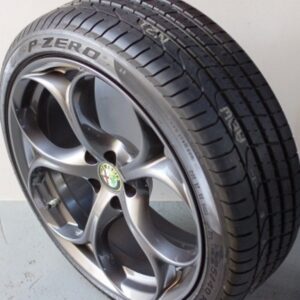 KIT CERCHI IN LEGA 5EQ BRUNITI PERFORMANCE E PNEUMATICI PIRELLI PZERO ALFA ROMEO GIULIA 8x19 ORIGINALI