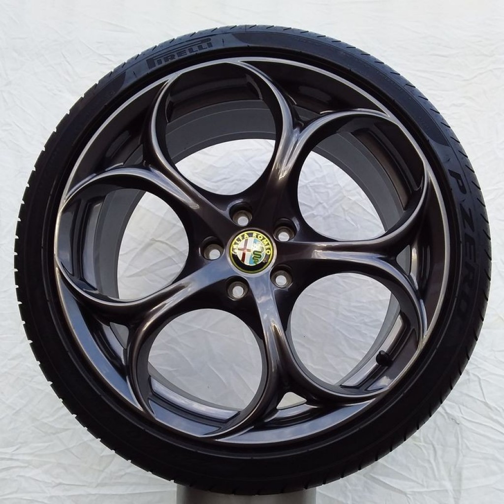 KIT CERCHI IN LEGA 5EQ BRUNITI PERFORMANCE E PNEUMATICI PIRELLI PZERO ALFA ROMEO GIULIA 8x19 ORIGINALI