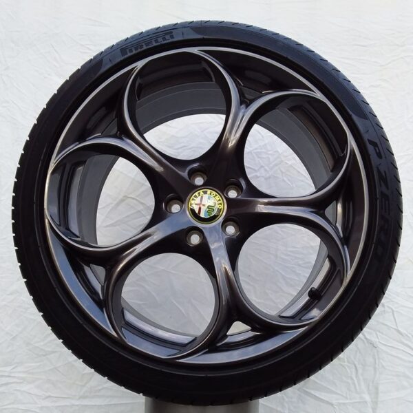 KIT CERCHI IN LEGA 5EQ BRUNITI PERFORMANCE E PNEUMATICI PIRELLI PZERO ALFA ROMEO GIULIA 8x19 ORIGINALI