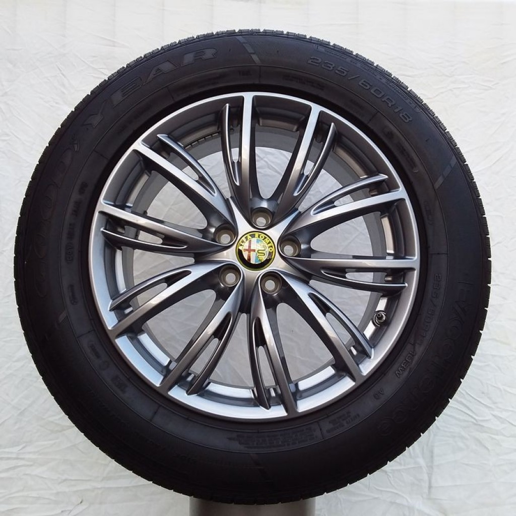 Cerchi Stelvio 18 Originali Alfa Romeo Lusso e Pneumatici Laufenn 235 60