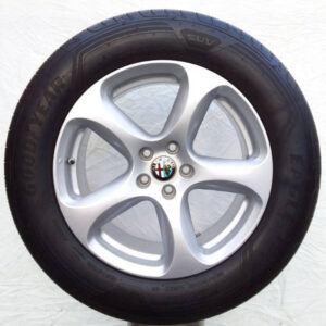 Cerchi Stelvio 18 Originali Alfa Romeo Silver Sport e Pneumatici Goodyear Eagle F1 Asymmetric 3