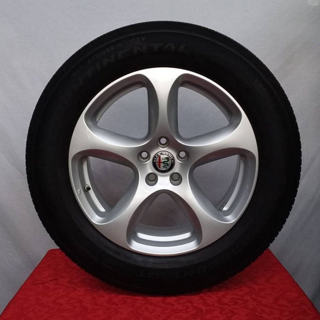 Cerchi Stelvio 18 Originali Alfa Romeo Silver e Pneumatici Michelin Latitude Sport3
