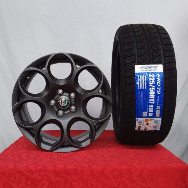 Cerchi Giulia 17 Originali Alfa Romeo a 7 Fori e Pneumatici Farroad FRD79 98V XL 225 50