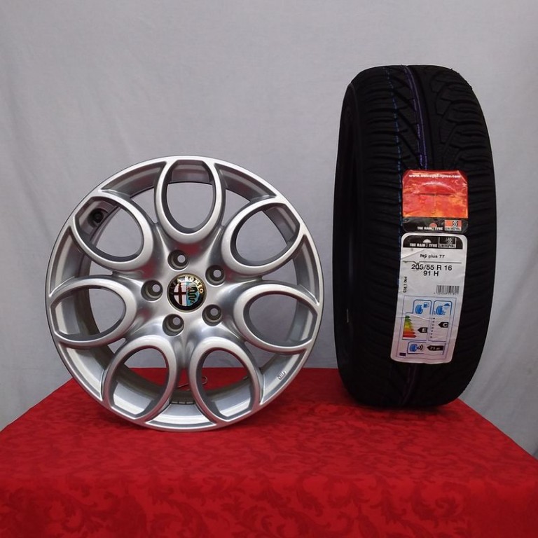 Cerchi Giulietta 16 Originali Alfa Romeo a 7 Fori e Pneumatici invernali Uniroyal Ms Plus 77 91H 205 55