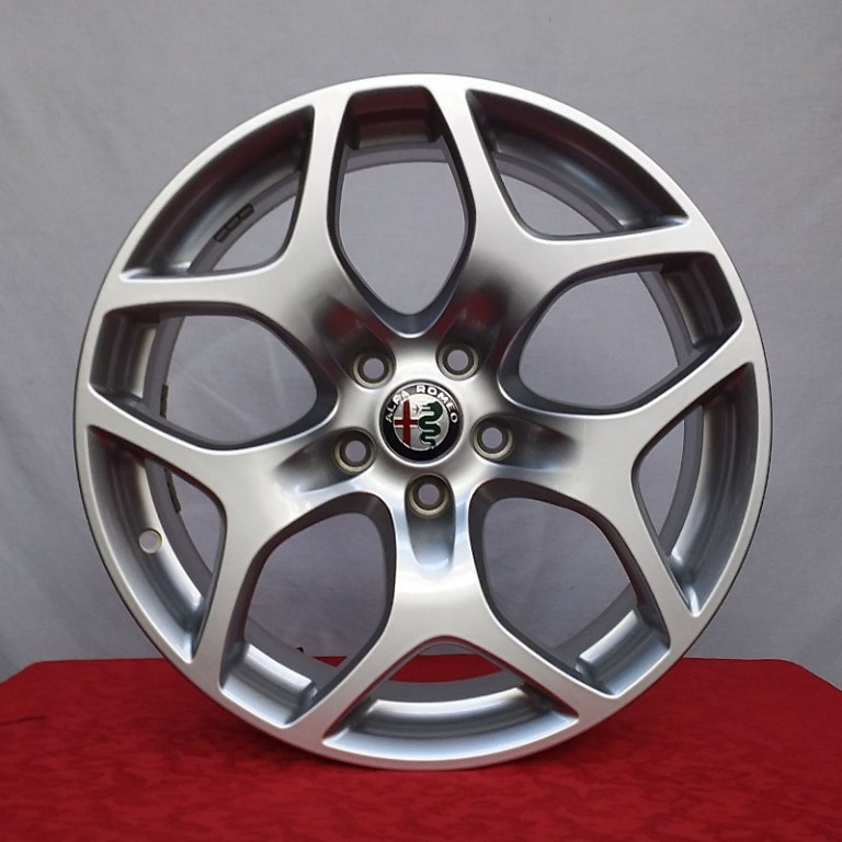 Cerchi in lega Alfa Romeo Tonale 18 Originali Alfa Romeo Design Silver