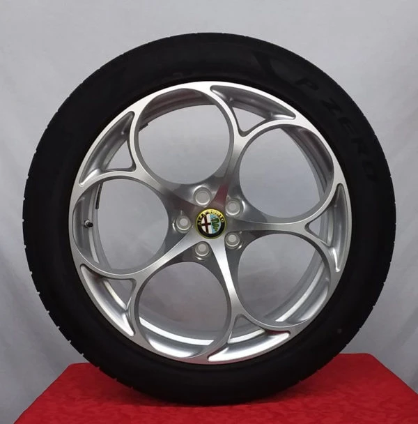 Cerchi Stelvio 20 Originali Alfa Romeo e Pneumatici Michelin Latitude Sport3 255 45