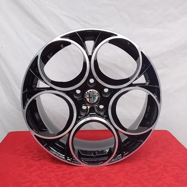 Cerchi Alfa Romeo Giulia 18 Esseruote Scuderia Nero Diamantato