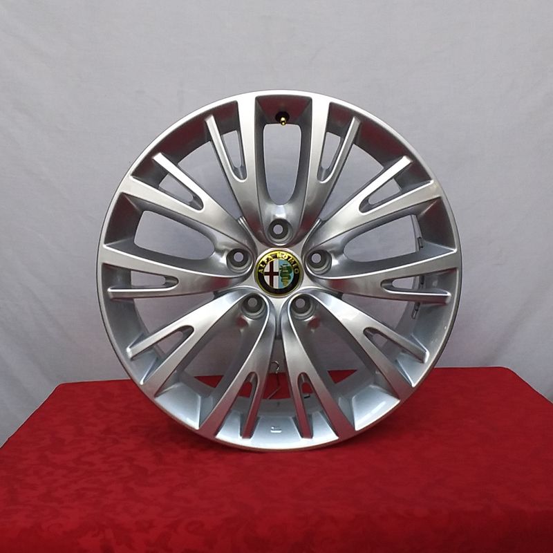 Cerchi Giulietta 17 Originali Alfa Romeo Multi spoke Silver e Pneumatici Continental TS860 225 45 Cerchi Giulietta 17 Originali Alfa Romeo Multi spoke Silver e Pneumatici Continental TS860 225 45