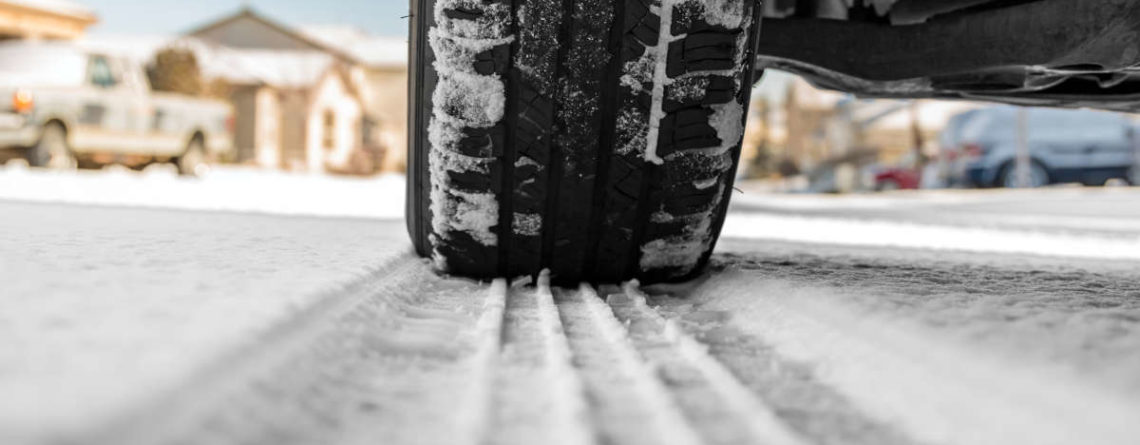 Guidare sulla neve senza gomme termiche: consigli utili e normativa