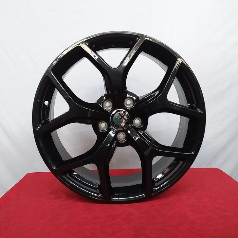 Cerchi Giulia 19 Oiginali Alfa Romeo Design Antracite Scuro e Pneumatici Michelin CrossClimate 235 55