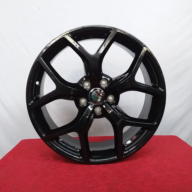 Cerchi Giulia 19 Oiginali Alfa Romeo Design Antracite Scuro e Pneumatici Michelin CrossClimate 235 55 Cerchi Giulia 19 Oiginali Alfa Romeo Design Antracite Scuro e Pneumatici Michelin CrossClimate 235 55