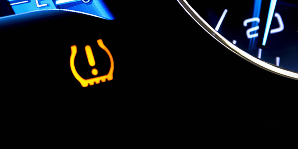 Spia pressione gomme: perché si accende e cosa fare?