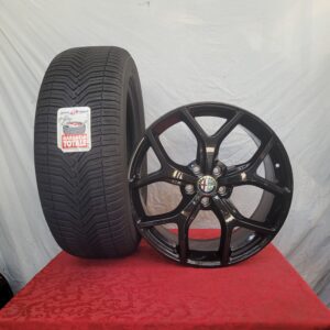 Cerchi Giulia 19 Oiginali Alfa Romeo Design Antracite Scuro e Pneumatici Michelin CrossClimate 235 55