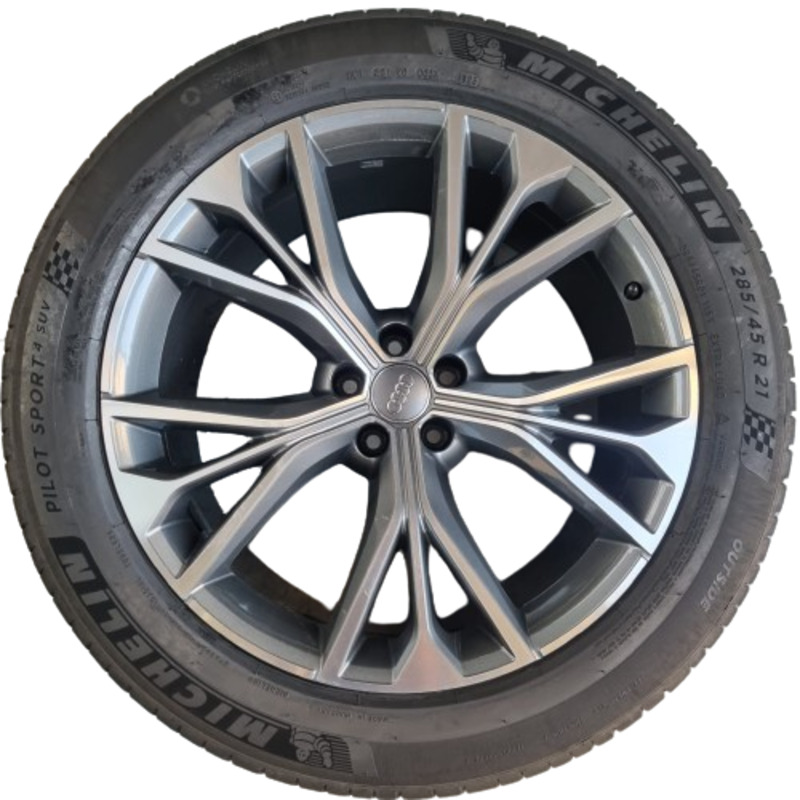 Cerchi in lega Q8 21 Originali Audi e Pneumatici Michelin 285 45 Cerchi in lega Q8 21 Originali Audi e Pneumatici Michelin 285 45